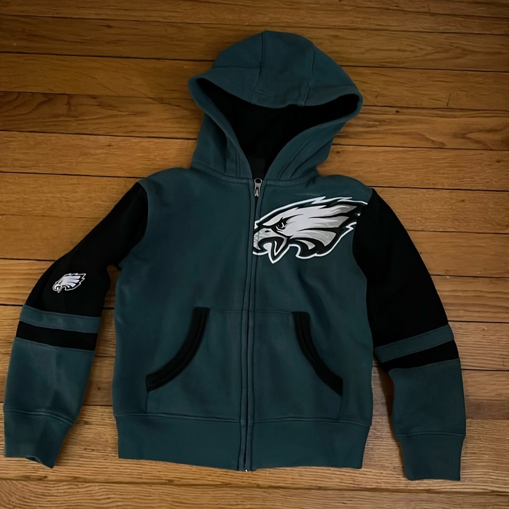 Boys Eagles sweat jacket size medium 5/6.
